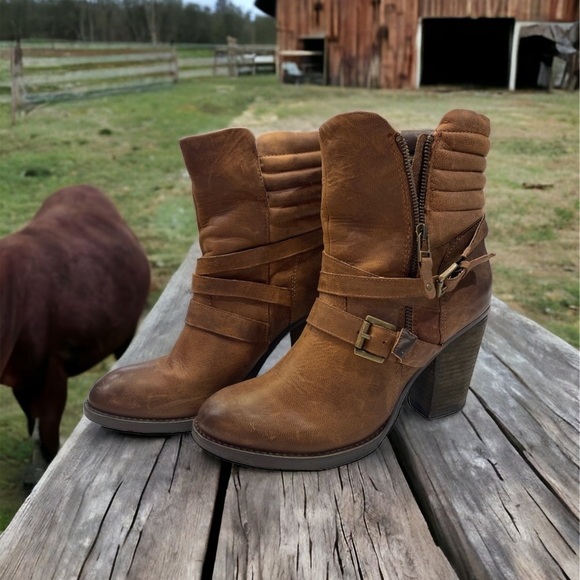 Revolve Steve Madden Raleighh Tall Distressed Buckled Heeled Boots Cognac US 10 - Picture 2 of 10